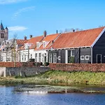 Beautiful Home In Heinkenszand With Wifi